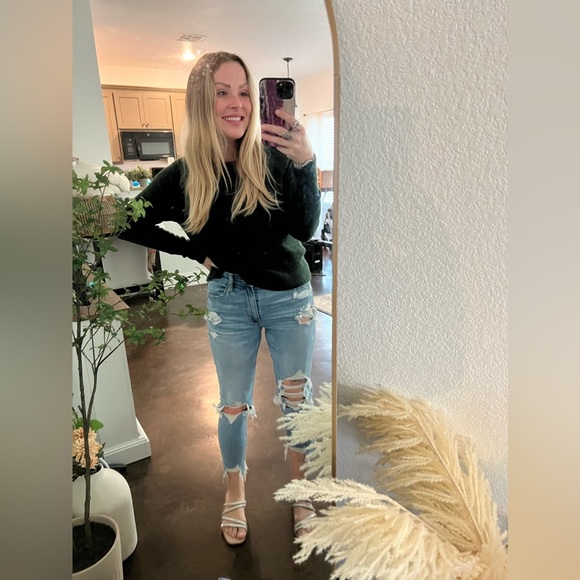 Green sweater - Picture 2 of 6